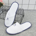 Nuovo design Slipper economico con logo personalizzato